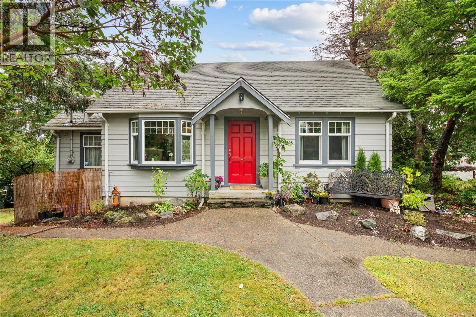 2868 Glenwood Ave, Saanich, BC V9A 2R5