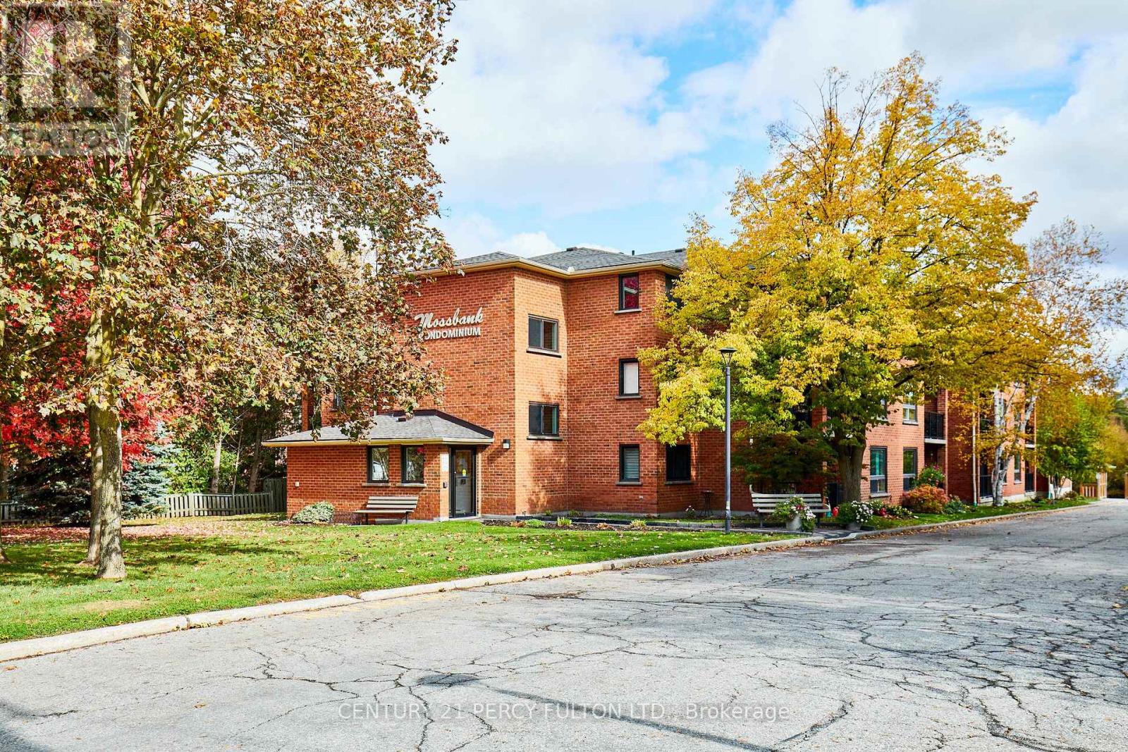 301 219 Main St N, Uxbridge, ON L9P 1C4