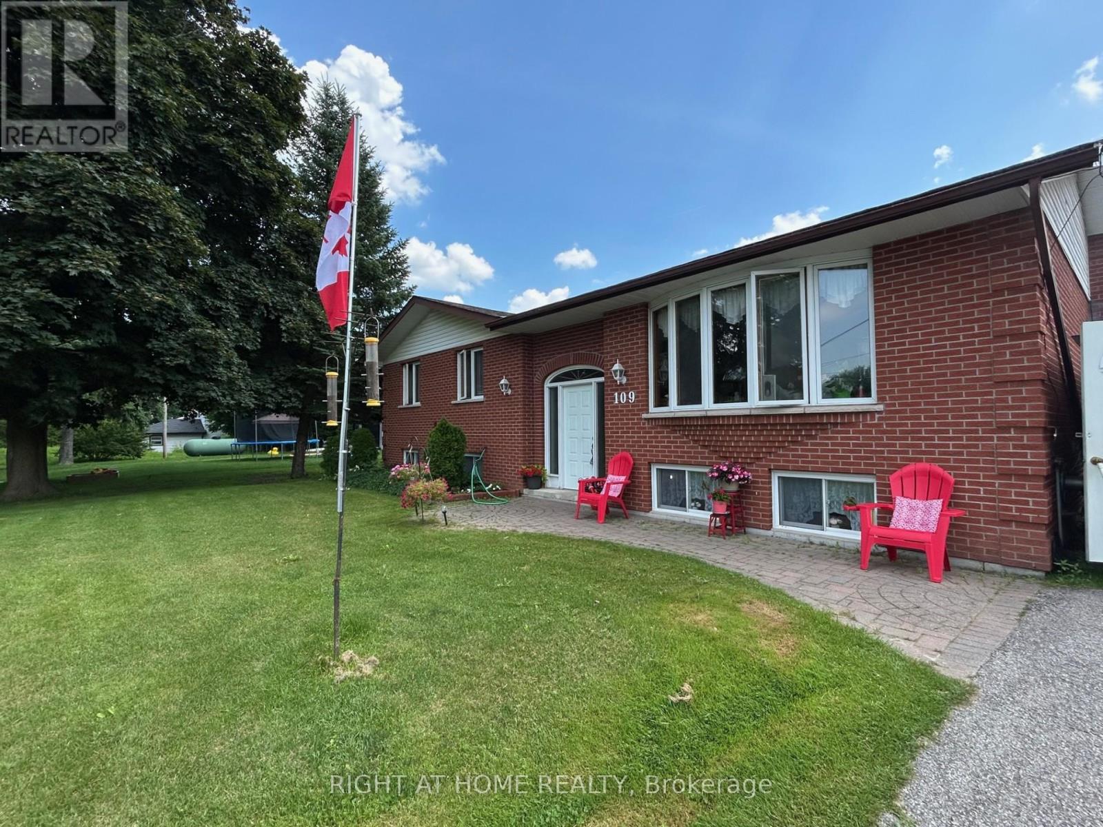 76 King St, Kawartha Lakes, ON K0M 2T0