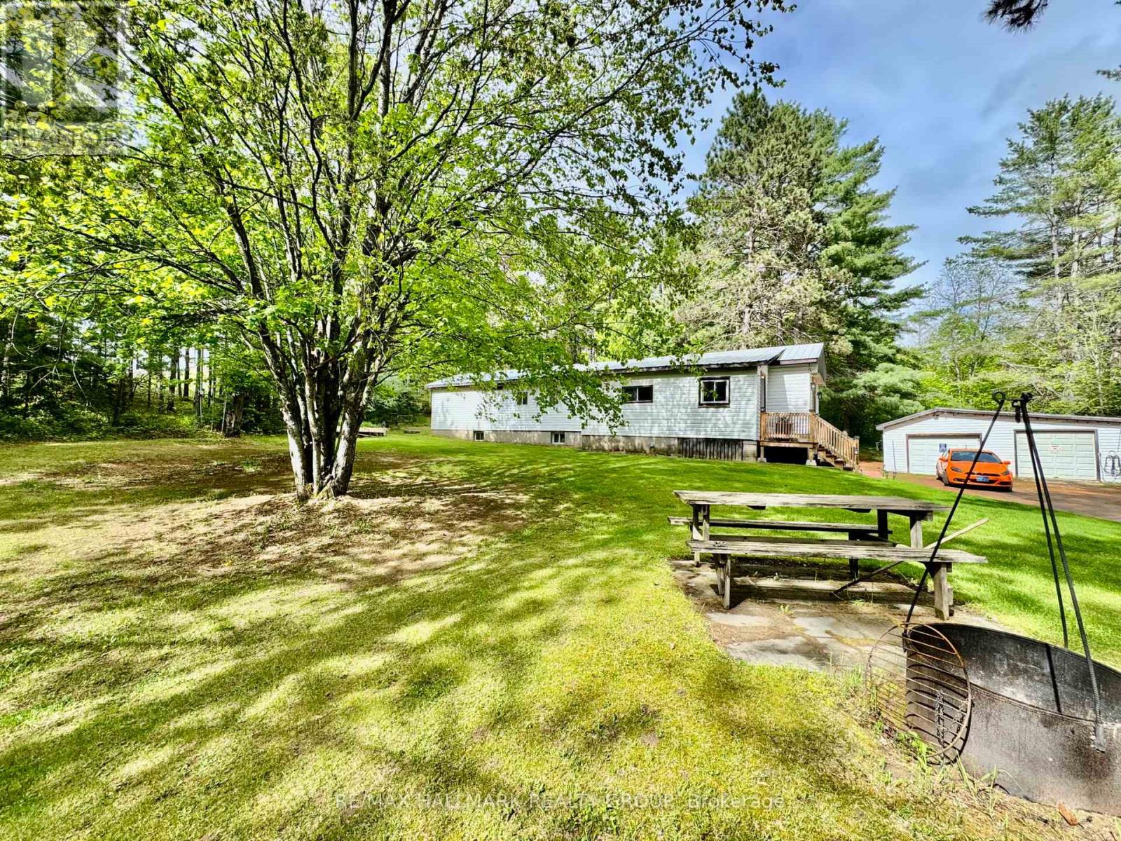 1039 Long Lake Rd, Laurentian Valley, ON K8A 6W8
