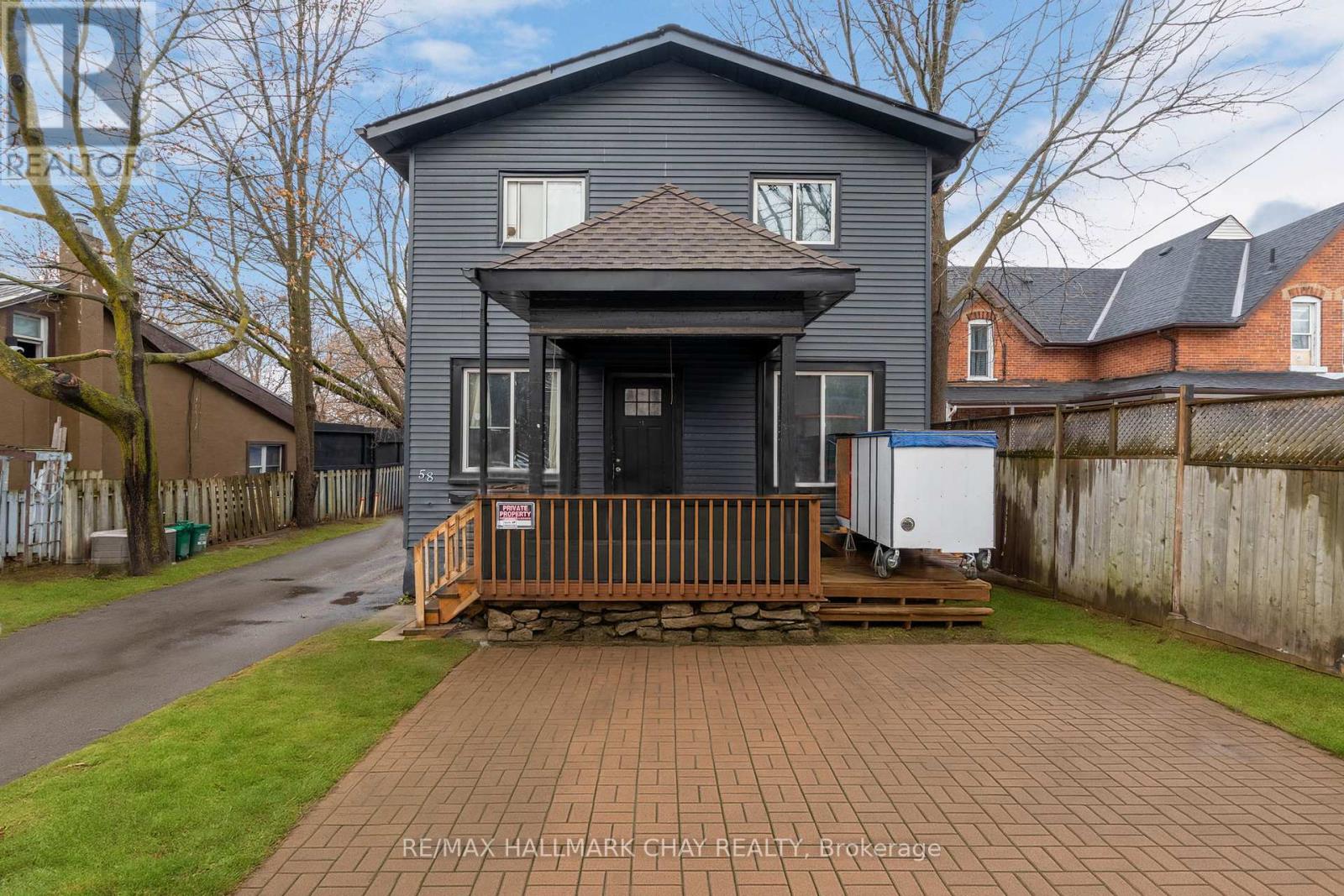 1 58 Penetang St #-4, Barrie, ON L4M 1Y9