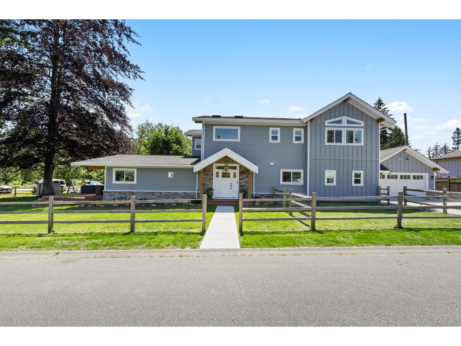 11173 Caledonia Dr, Surrey, BC V3R 3N5