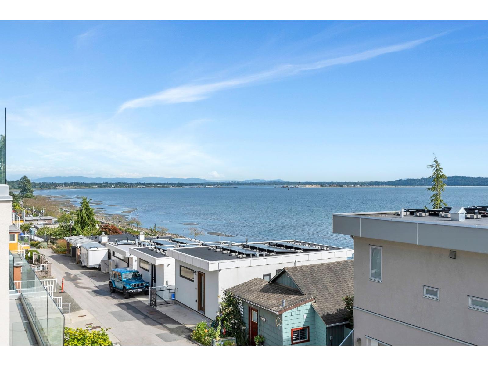 15364 Victoria Ave, White Rock, BC V4B 1H2