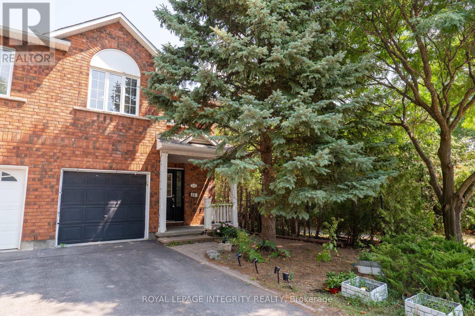29 Kettleby St, Ottawa, ON K2K 3C4