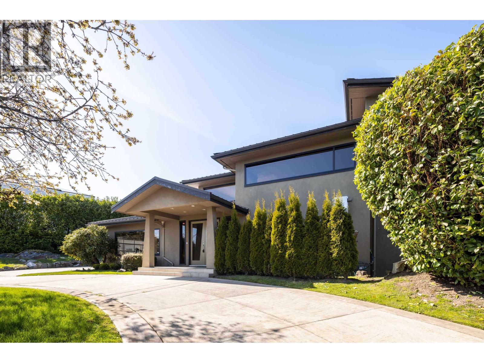 1109 Hillside Rd, West Vancouver, BC V7S 2G3