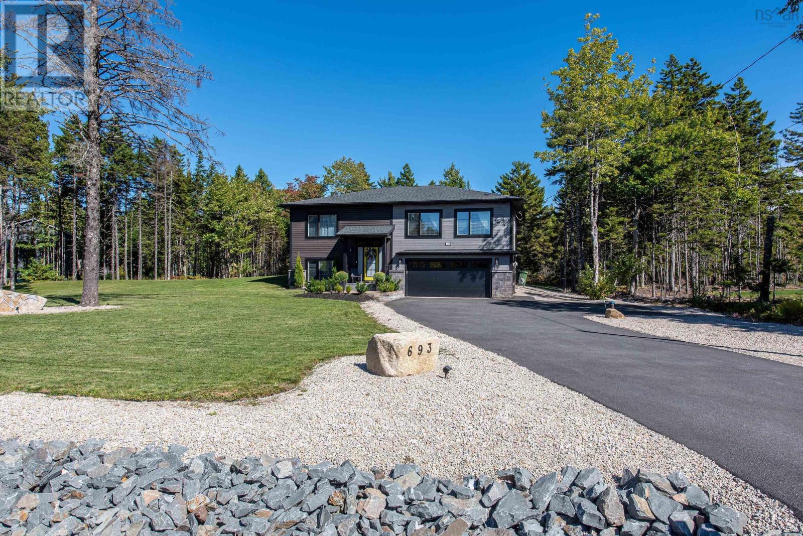 693 Midnight Run, Middle Sackville, NS B4E 0R3