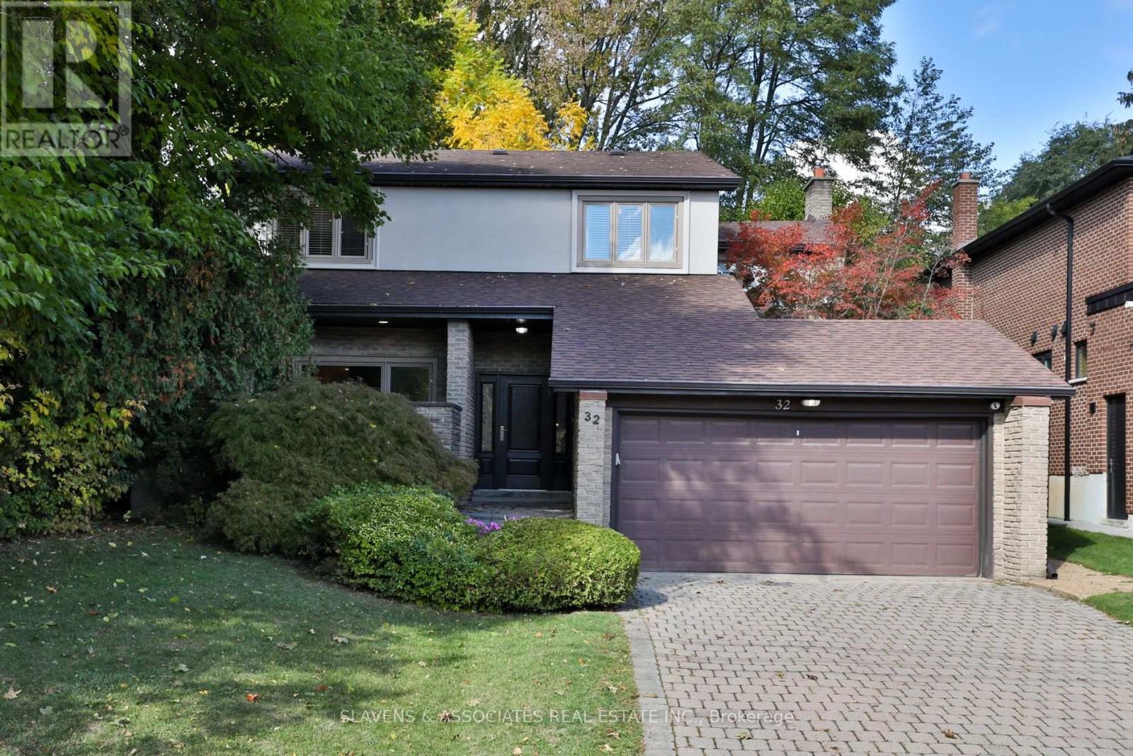 32 Hillmount Ave, Toronto Englemount-lawrence, ON M6B 1X2