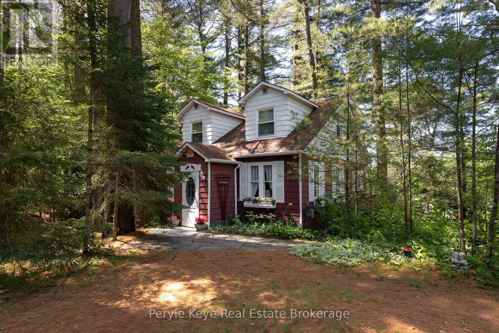 136 Deer Lake Rd, Huntsville, ON P0B 1L0