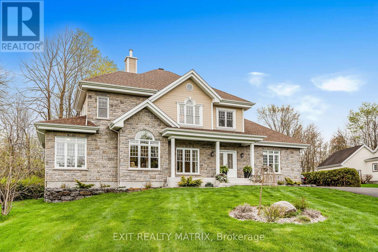 5 64 Radstock Ln, Champlain, ON K6A 2R2