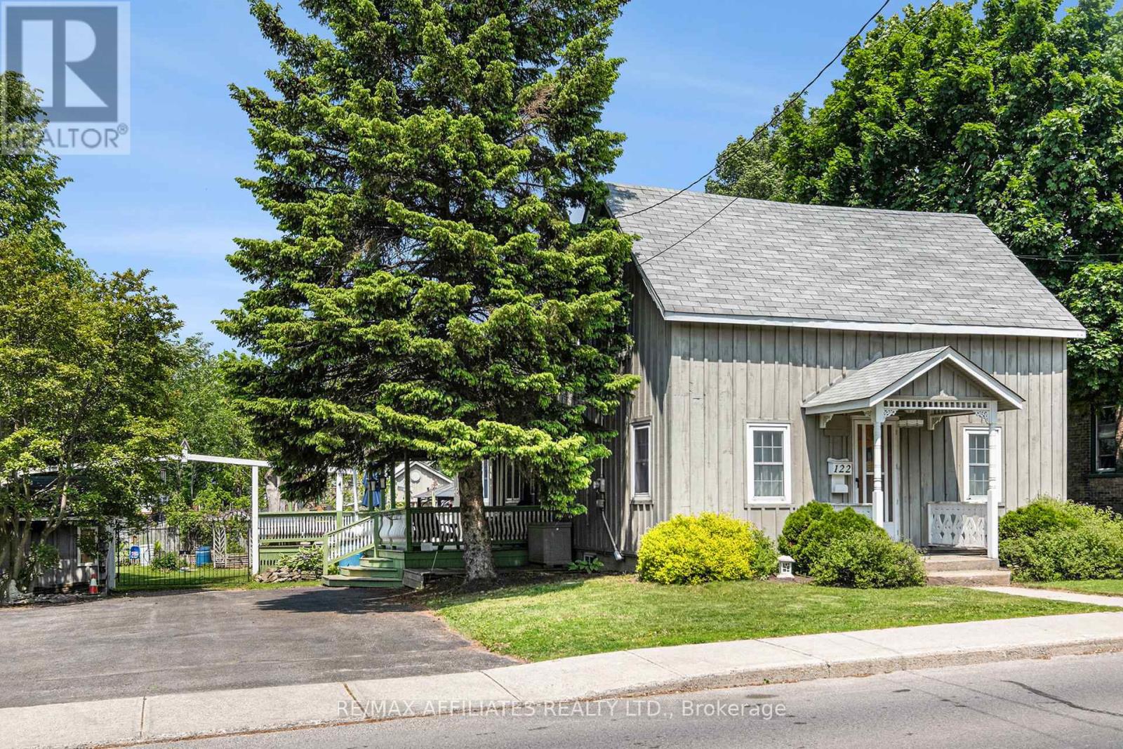 122 Chambers St, Smiths Falls, ON K7A 2Z3