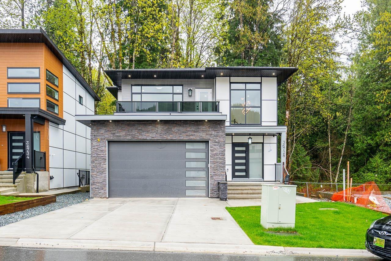 36728 Dianne Brook Ave, Abbotsford, BC V3G 0H4