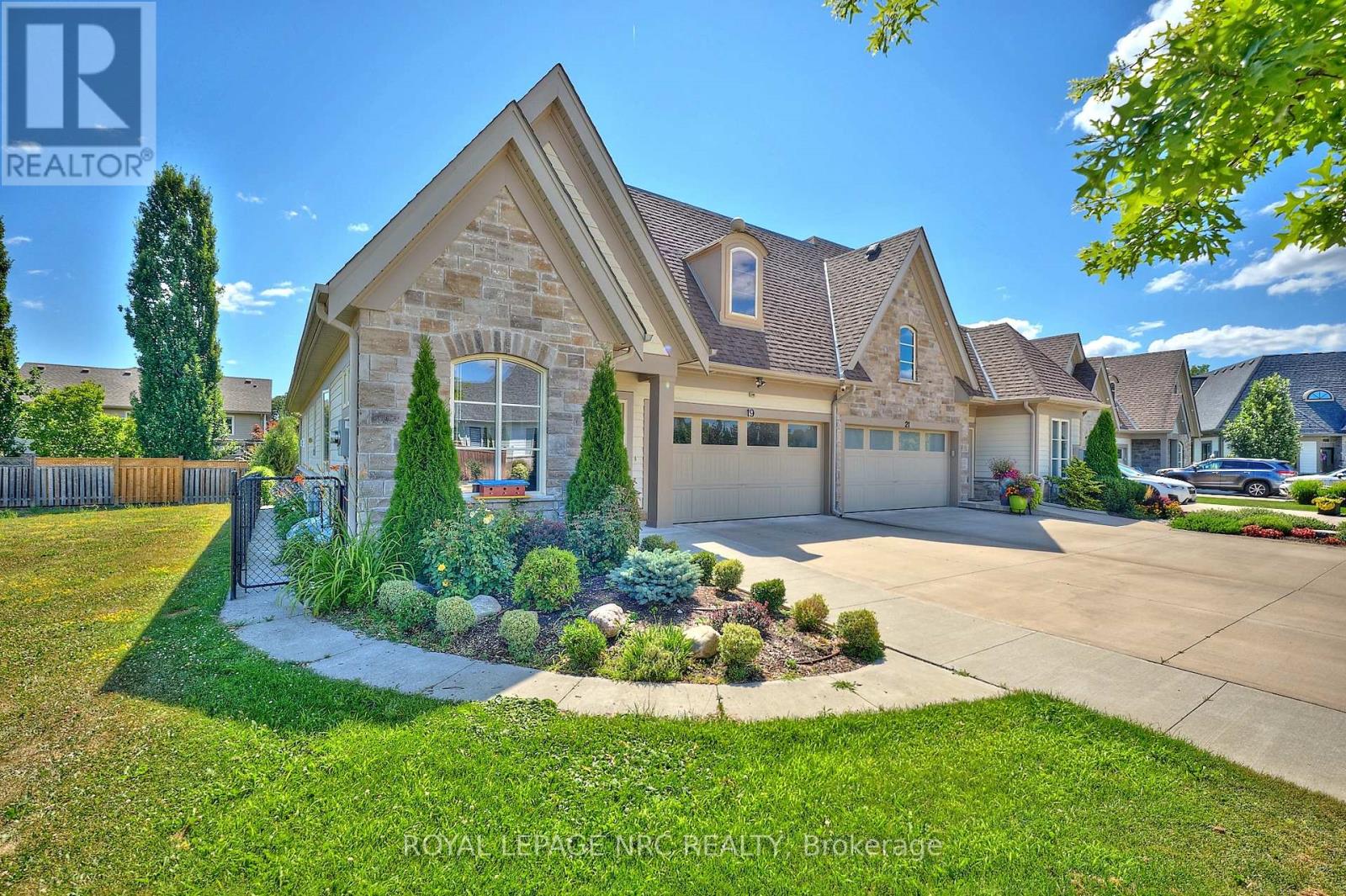19 Francesco Cres, St. Catharines, ON L2S 4C7