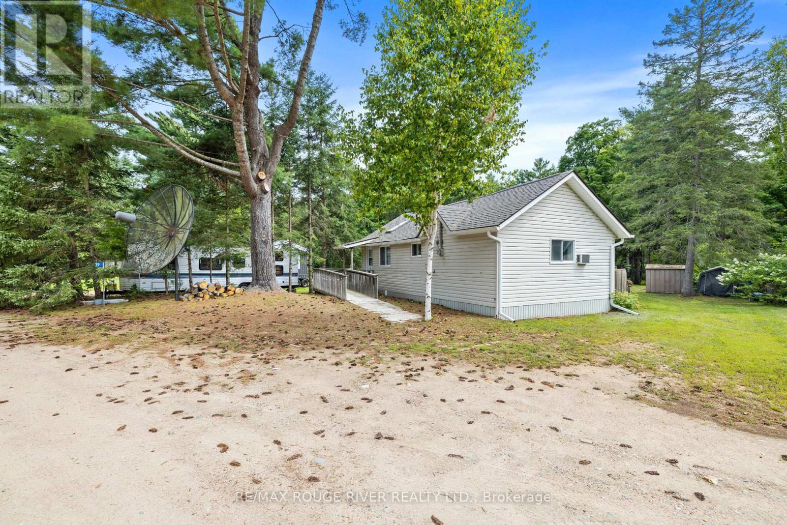 39 Hobo Ln, Hastings Highlands, ON K0L 1C0