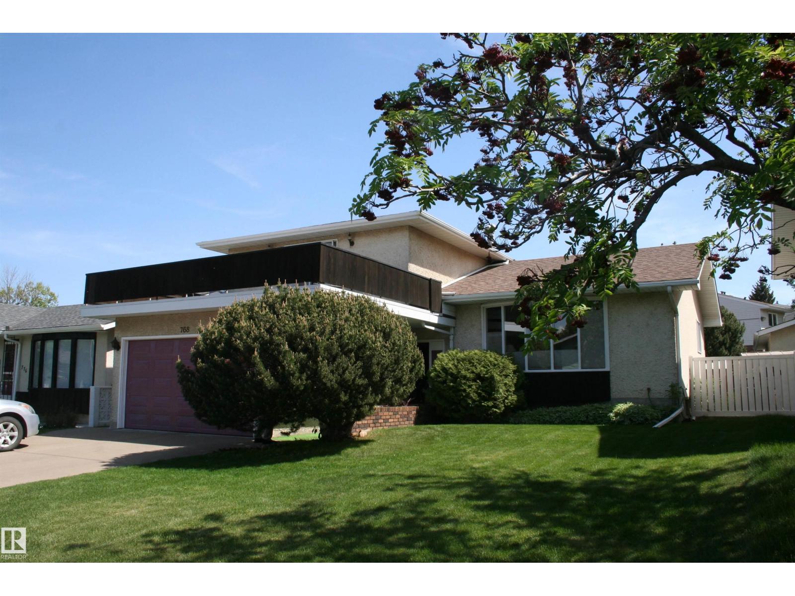 768 Lee Ridge Rd NW, Edmonton, AB T6K 0P7