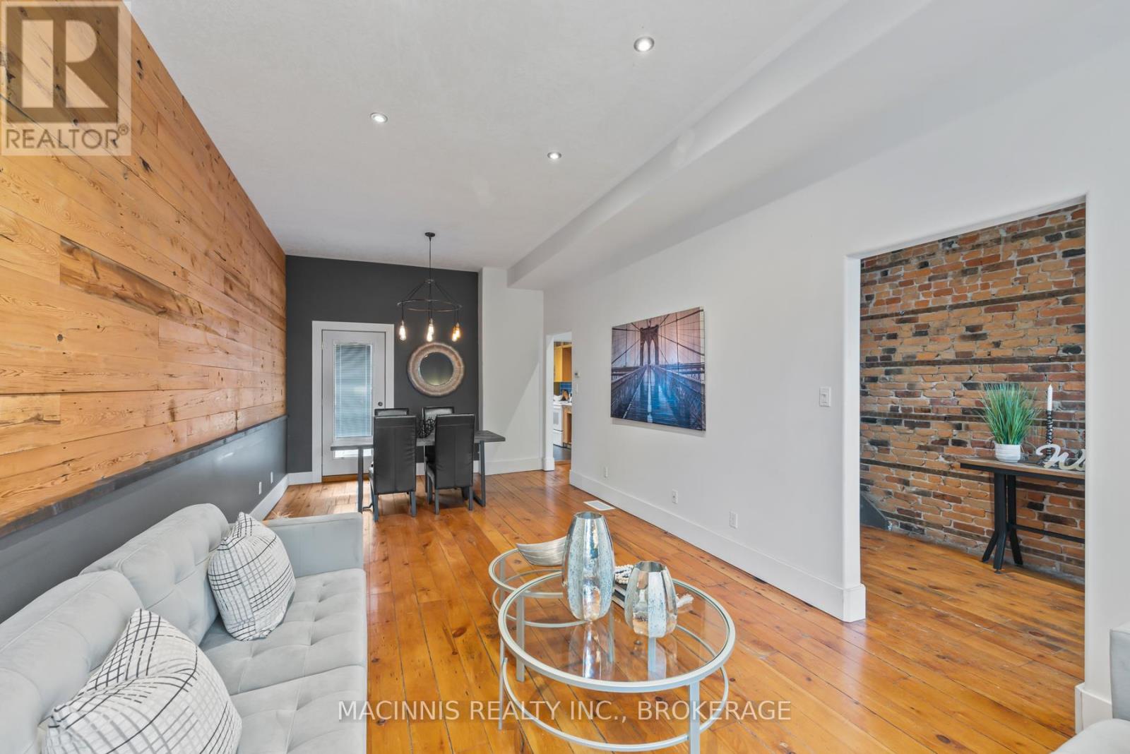 64 Bay St, Kingston, ON K7K 1H6