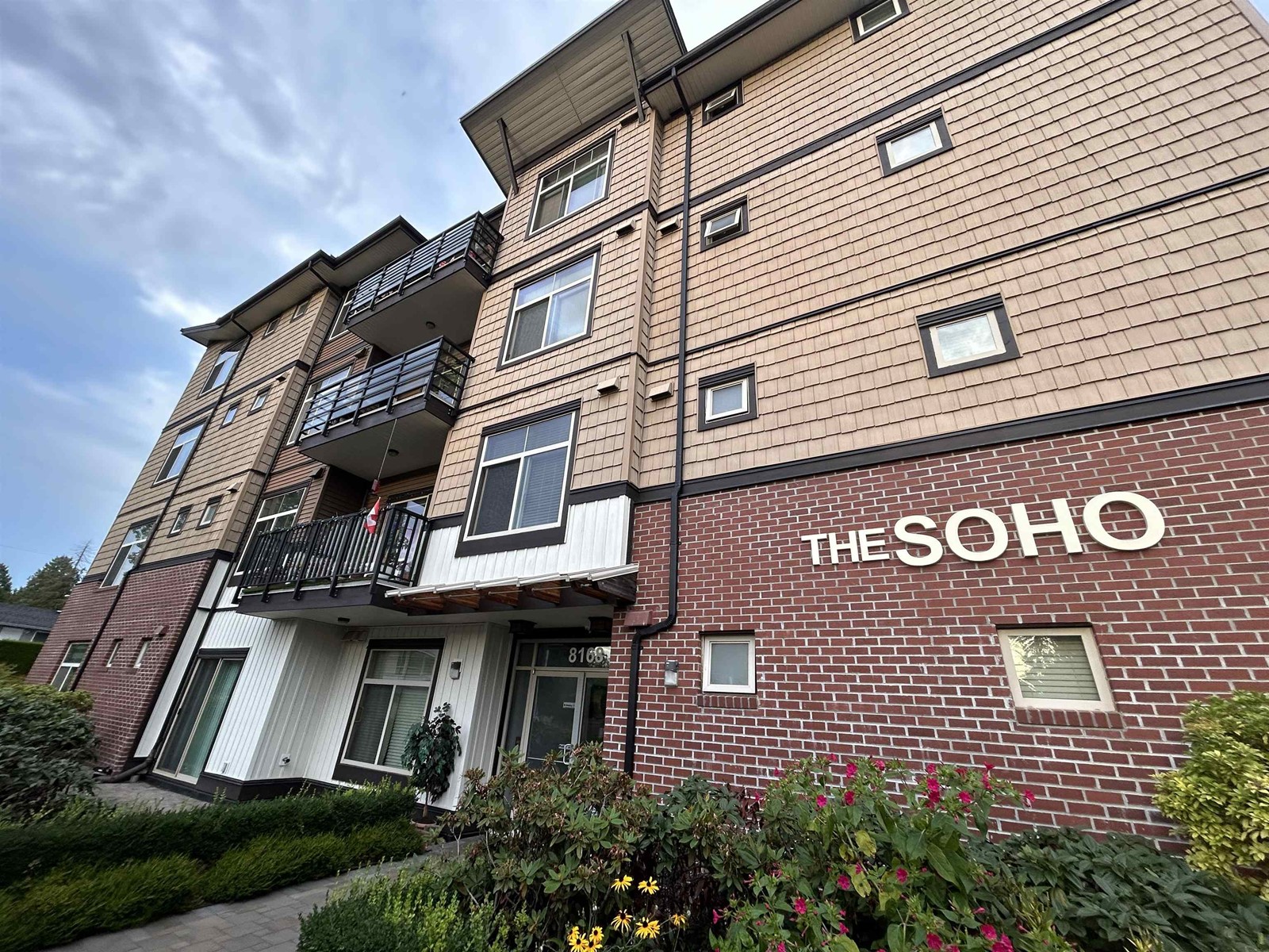8168 120a Street Unit 301, Surrey, BC V3W 3P3