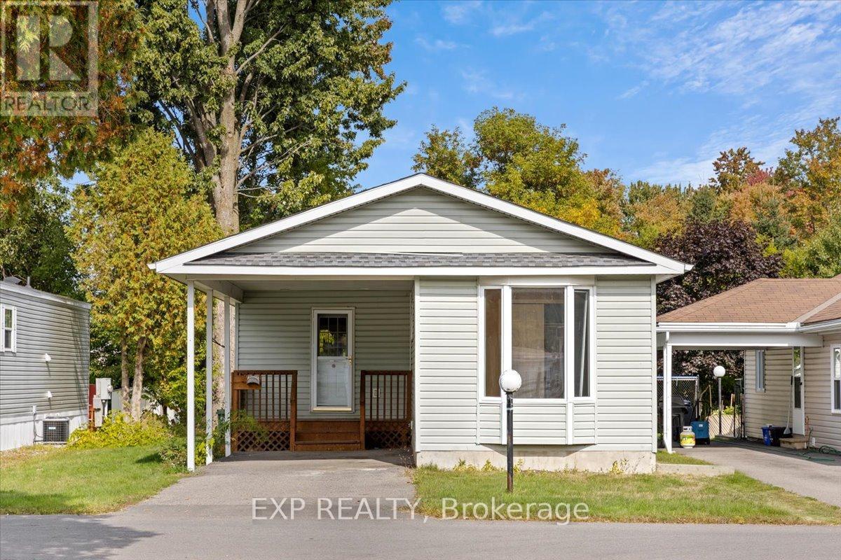 1023 Vista Barrett Private, Ottawa, ON K4P 1C8