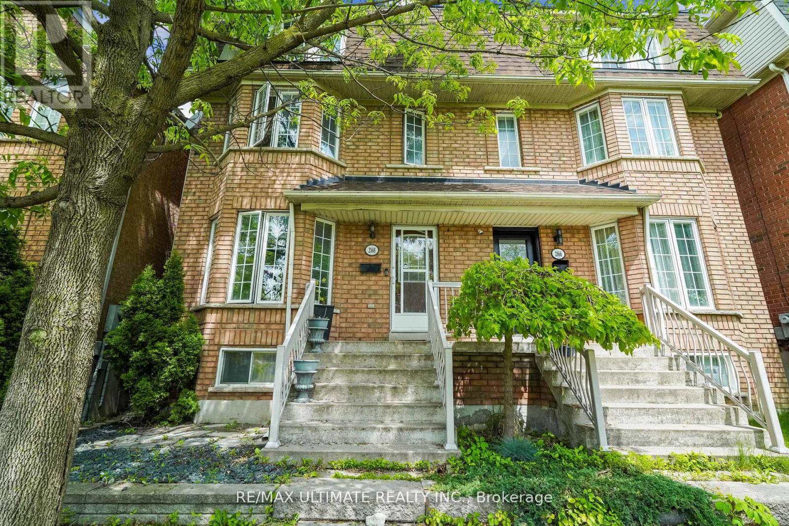 2168 St Clair Ave W, Toronto, ON M6N 5C1