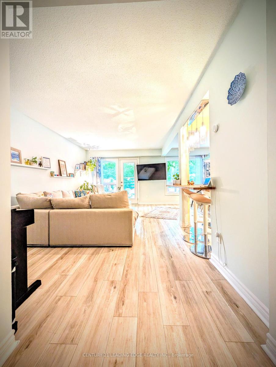 6 40 Castle Rock Dr, Richmond Hill, ON L4C 5H5