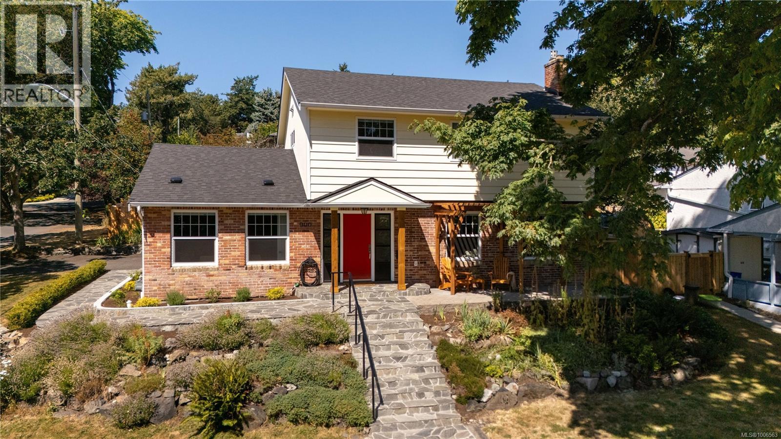 900 Richmond Ave, Victoria, BC V8S 3Z3