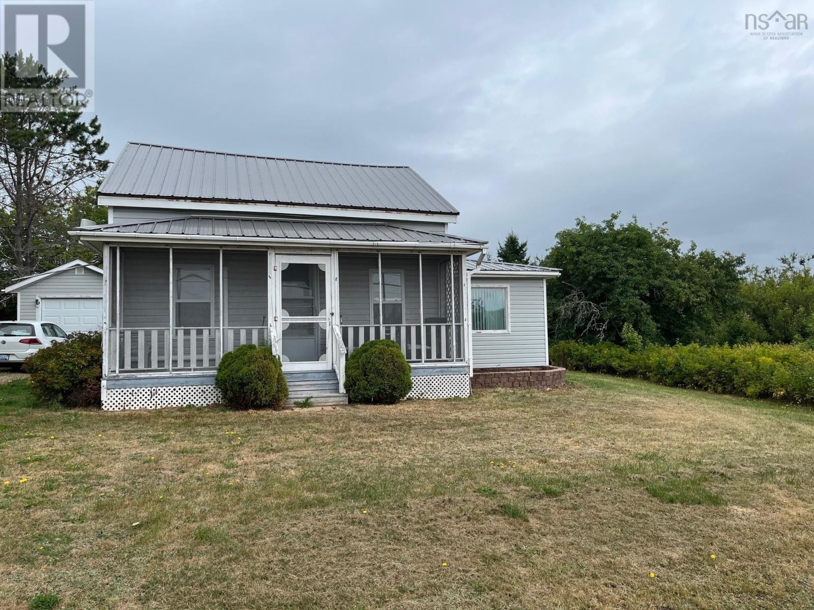 607 Highway 2, Lower Five Islands, NS B0M 1N0