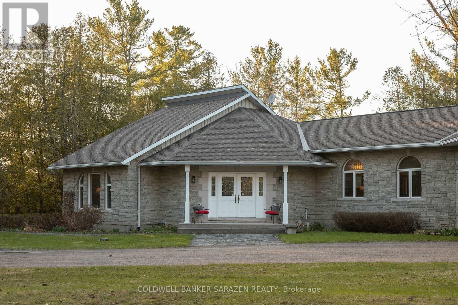 220 River Rd W, Arnprior, ON K7S 1R4