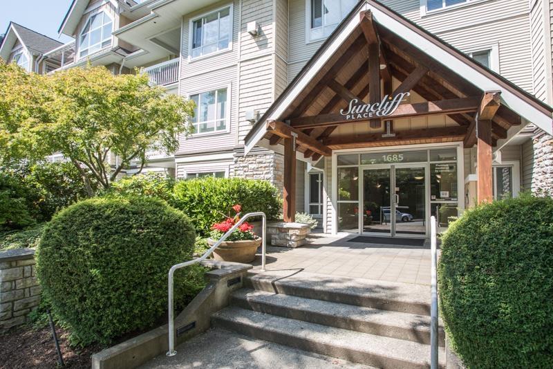 1685 152a Street Unit 201, Surrey, BC V4A 9Y1