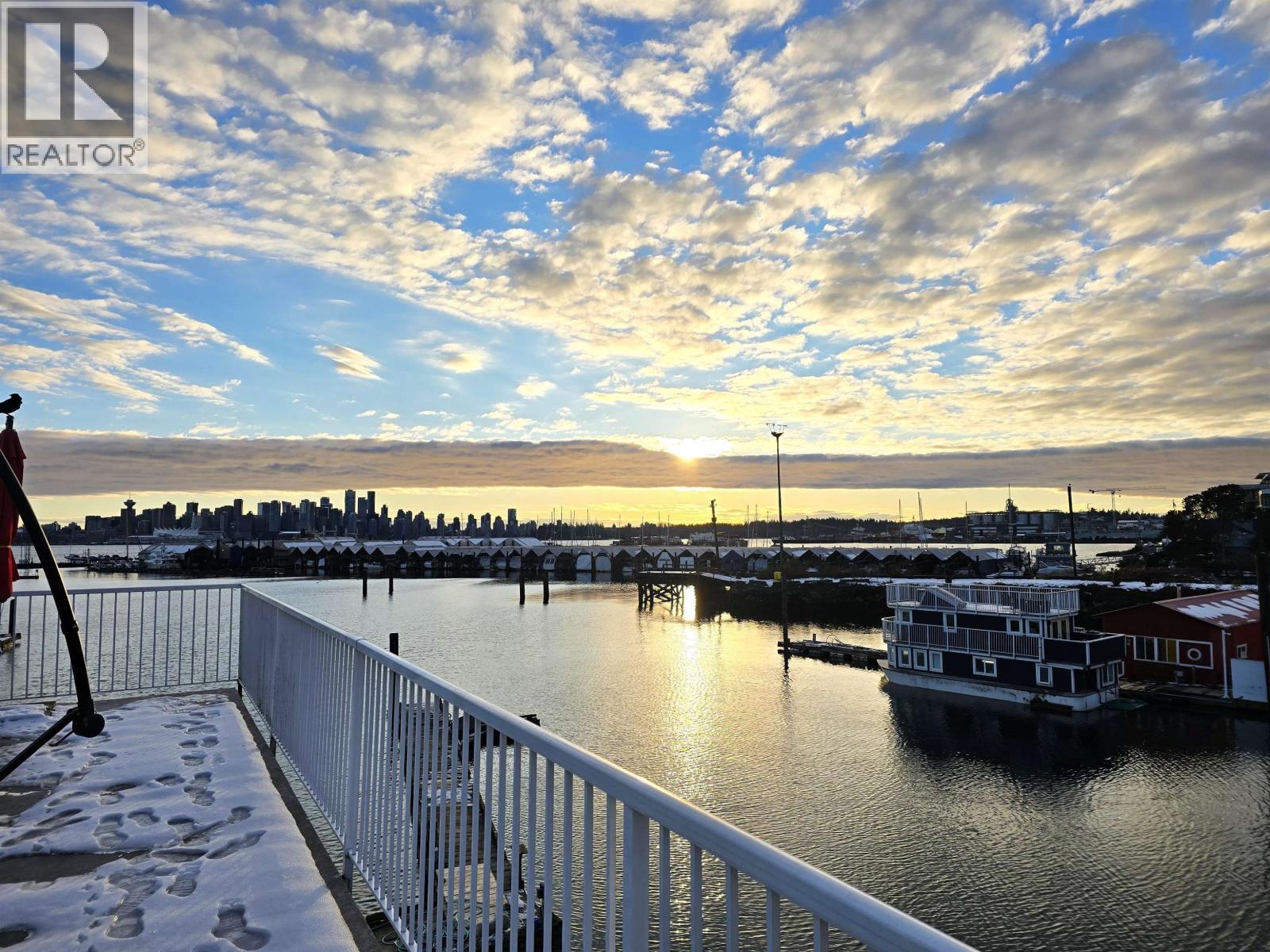 415 Esplanade West, North Vancouver, BC V7M 1A6