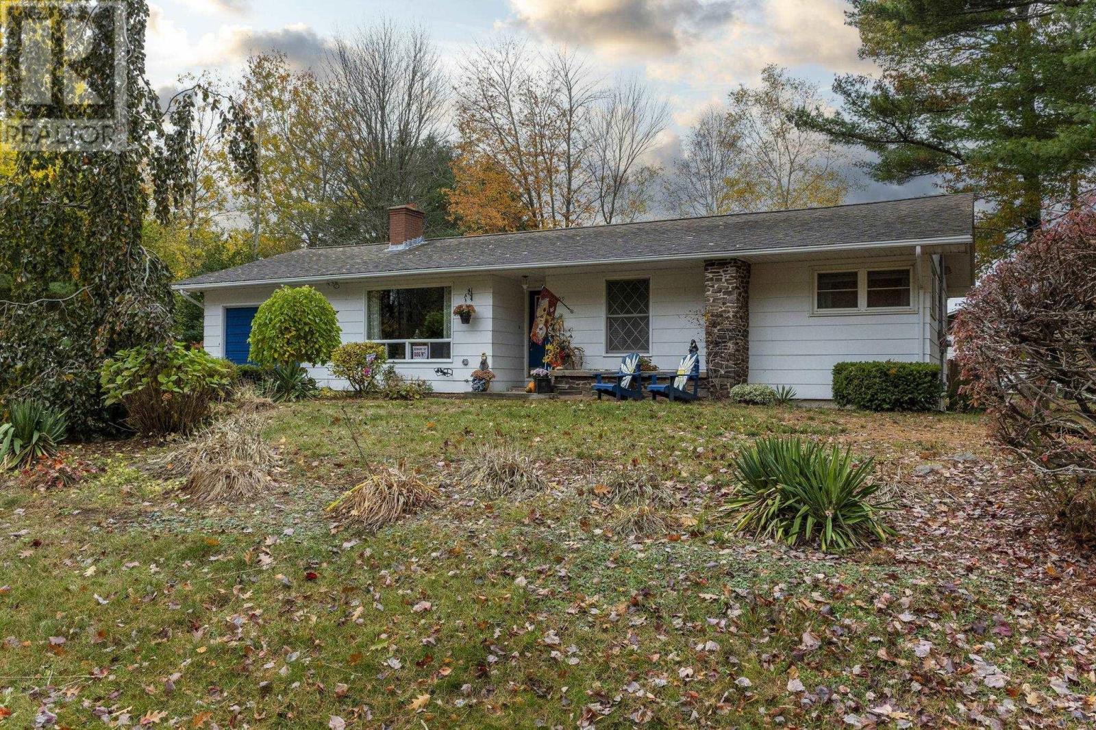 1009 White Pine Dr, Centreville, NS B0P 1J0