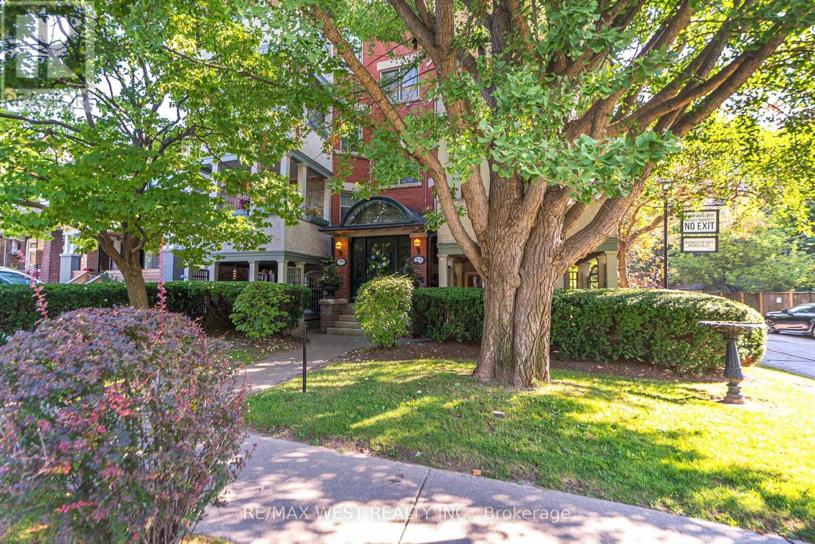9 Humewood Dr #b, Toronto Humewood-cedarvale, ON M6C 1C9