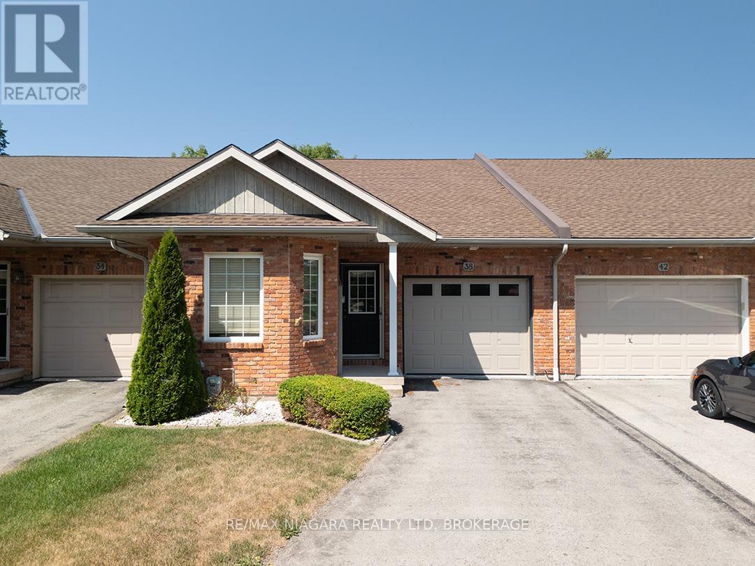 38 Maple St, Port Colborne, ON L3K 6G2