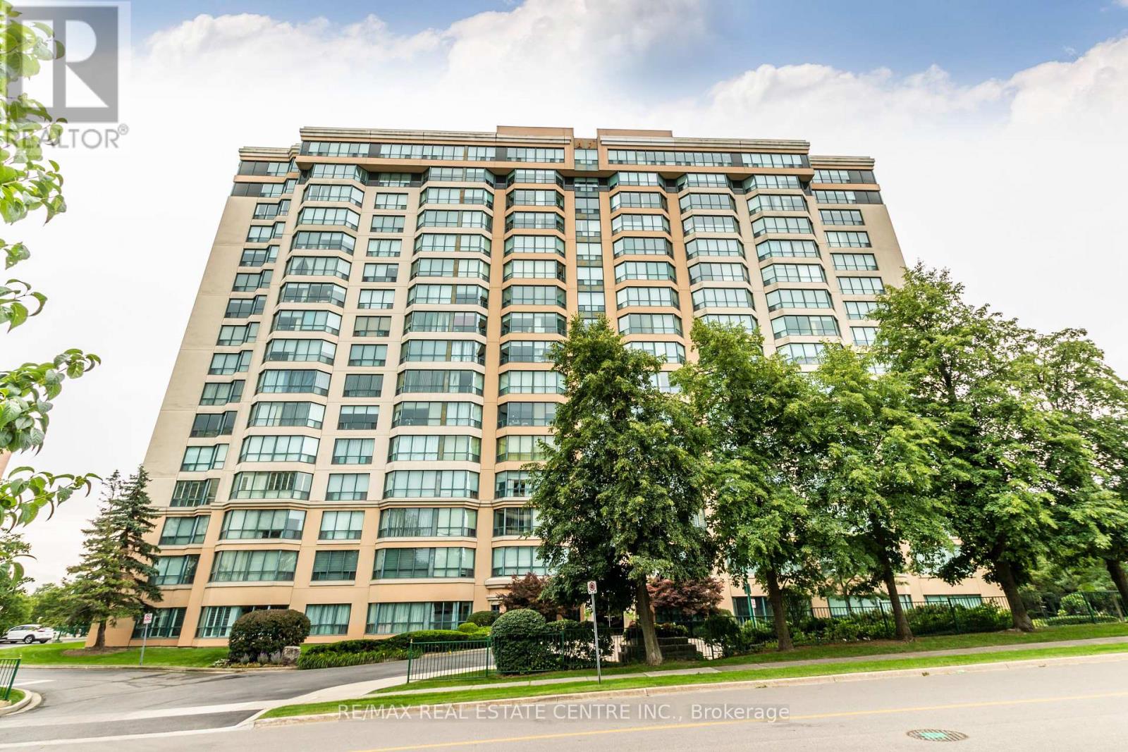 1109 100 Millside Dr, Milton, ON L9T 5E2