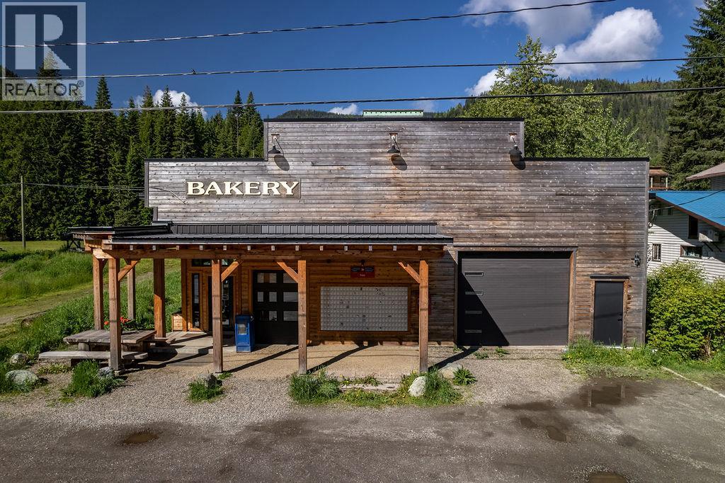 7114 1 Ave, Ymir, BC V0G 2K0