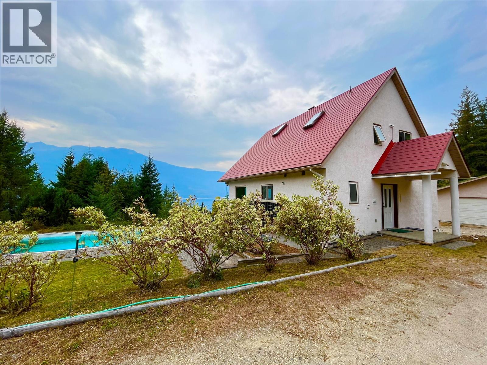 455 Crescent Bay Rd, Nakusp, BC V0G 1R1