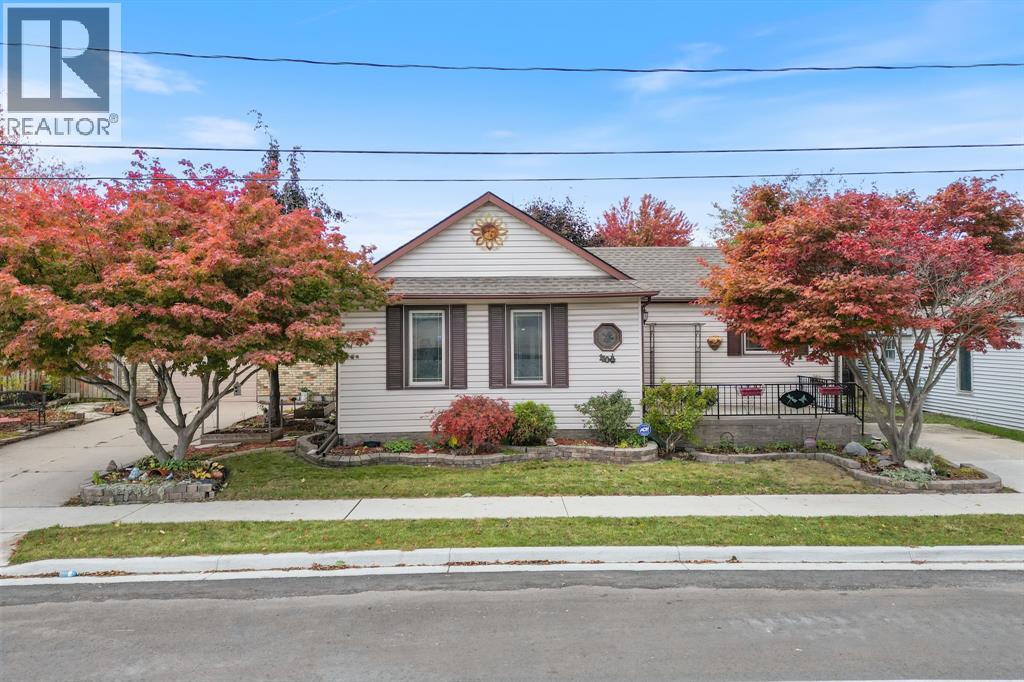 110 St Clair St, Point Edward, ON N7V 1N7