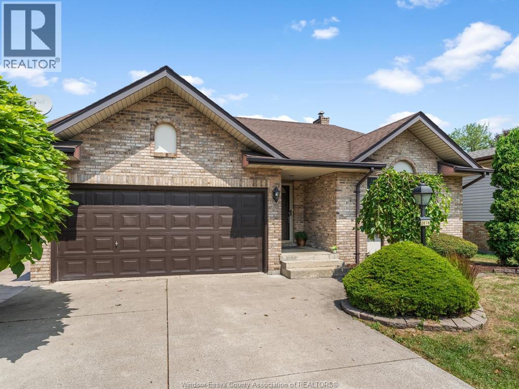 2076 Edgemore Ave, Lasalle, ON N9H 2E1