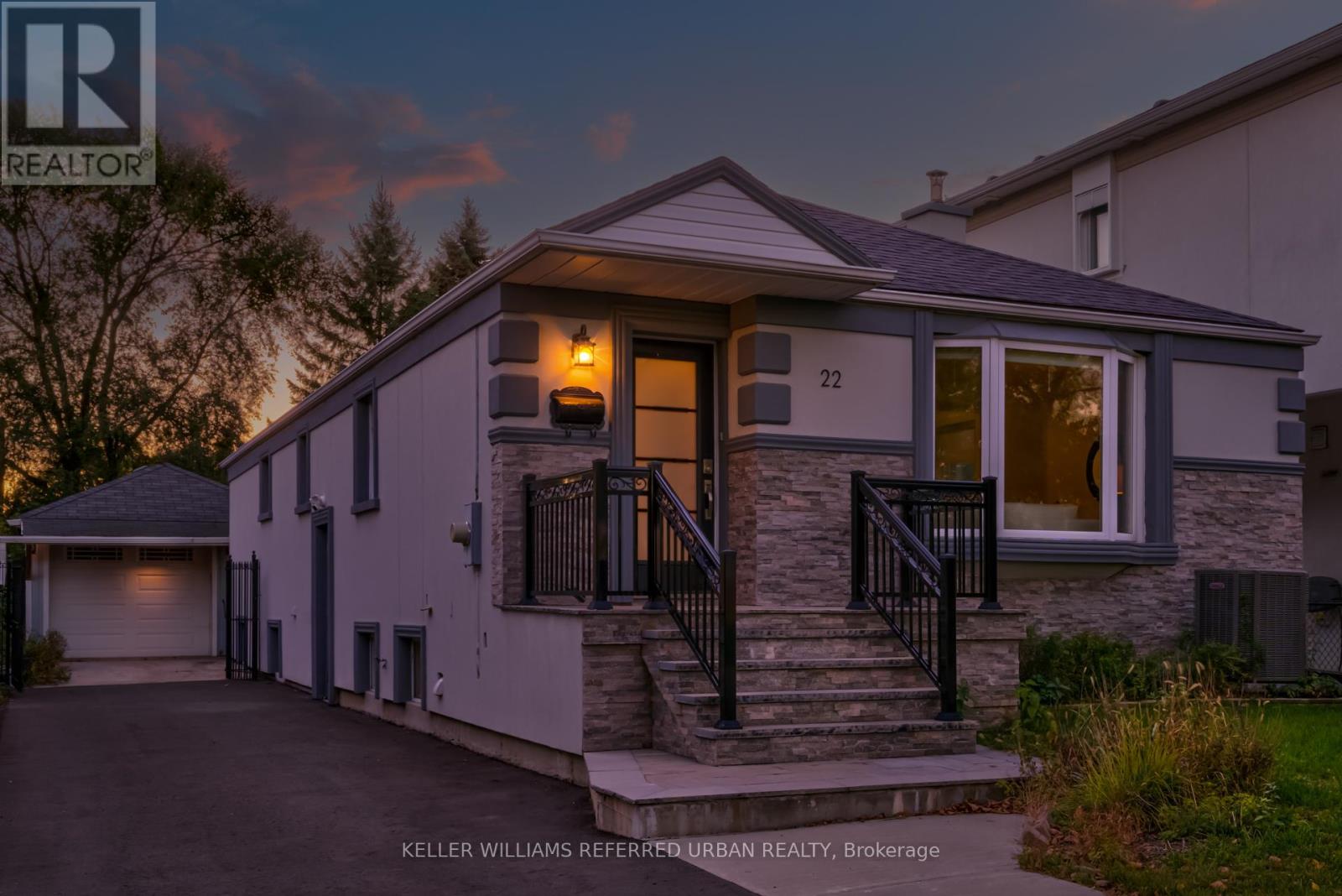 22 Hargrove Ln, Toronto, ON M8W 4T8