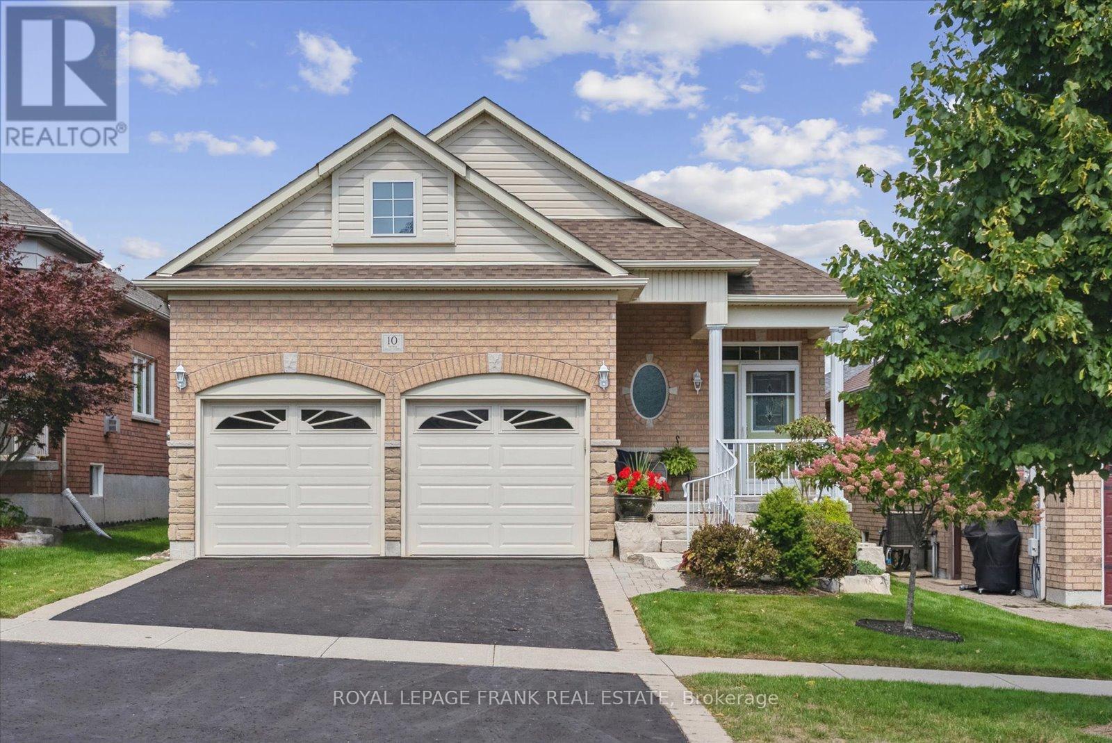 10 Bingham Gate, Clarington, ON L1E 3H4