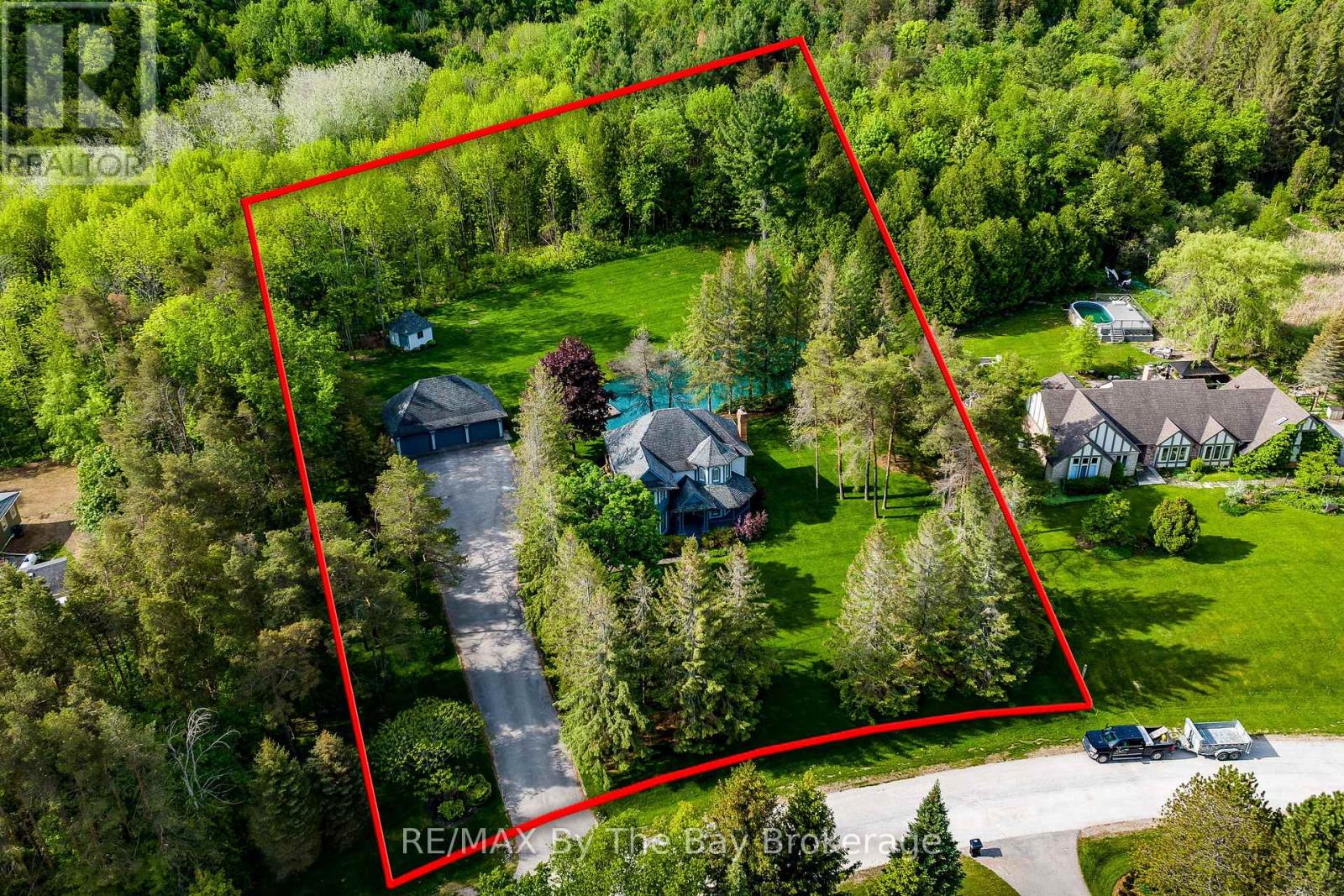9 Purple Hill Ln, Clearview, ON L0M 1G0