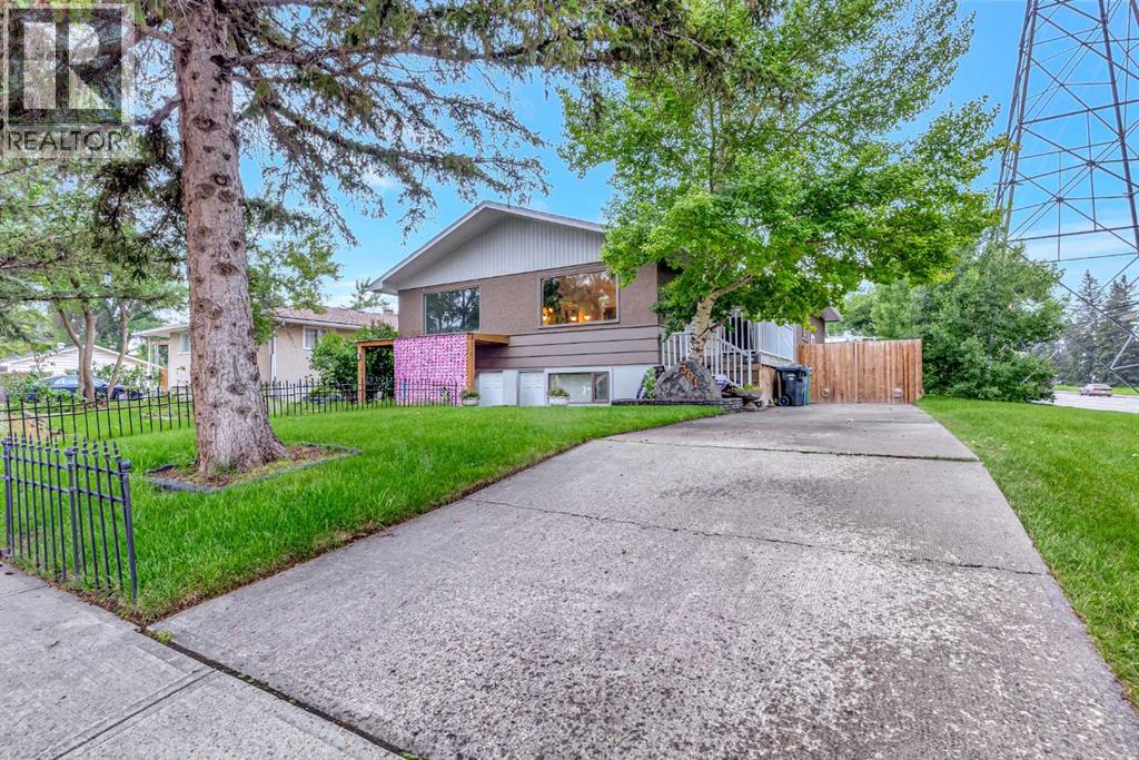 38 Street Sw Unit 301, Calgary, AB T3C 1S9
