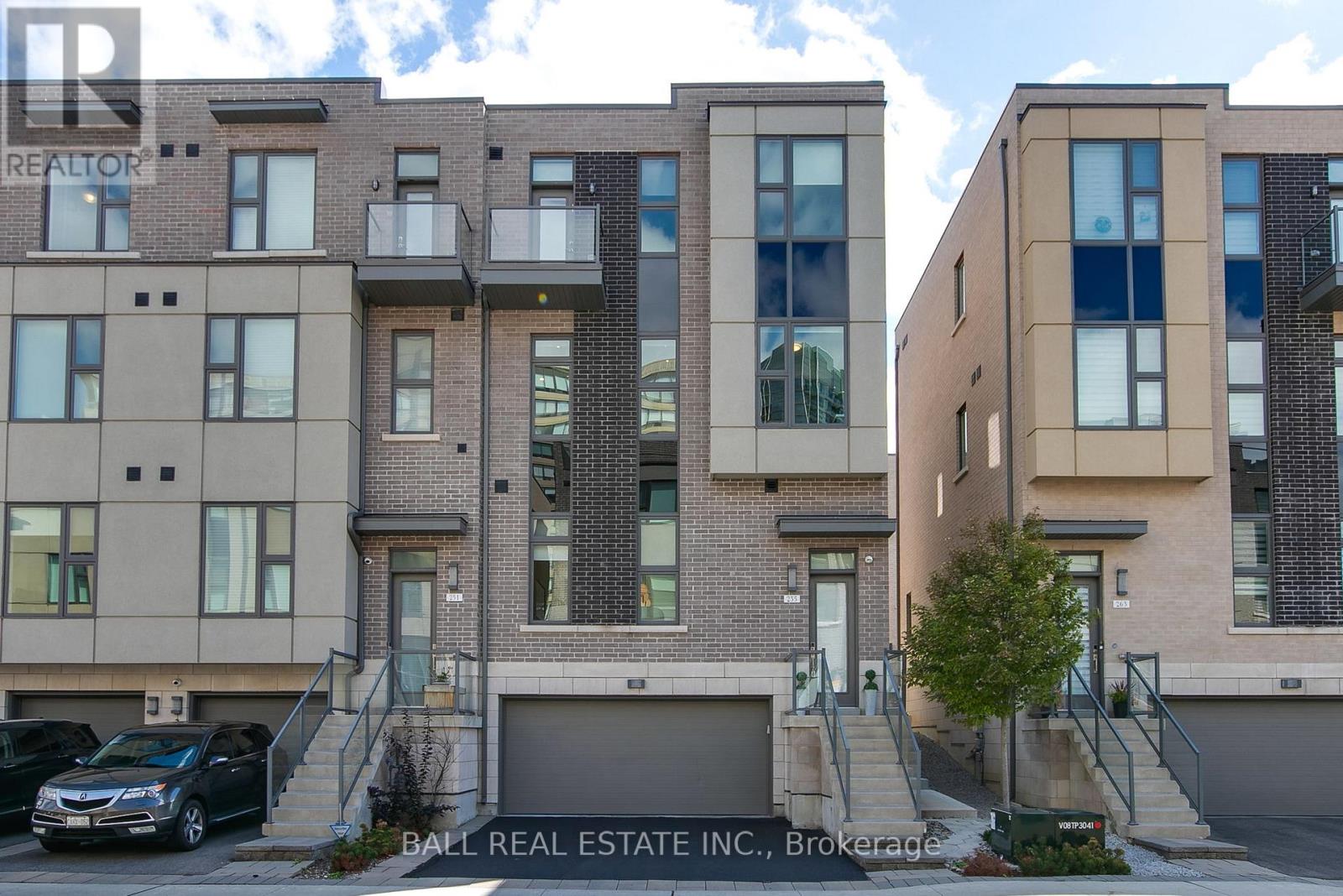 255 Smallwood Cir, Vaughan Brownridge, ON L4J 0K8