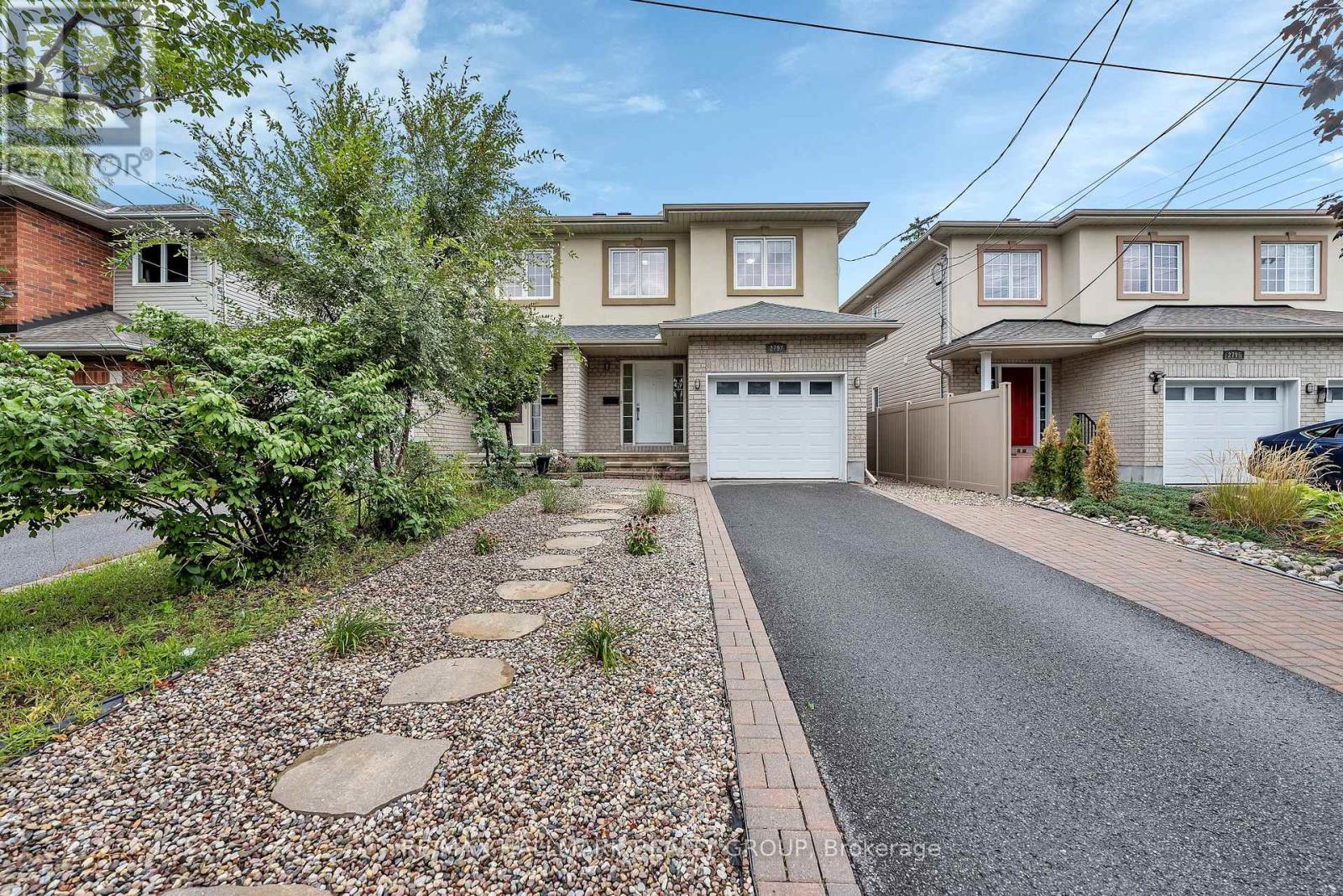 2797 St Stephens St, Ottawa, ON K2B 1B6