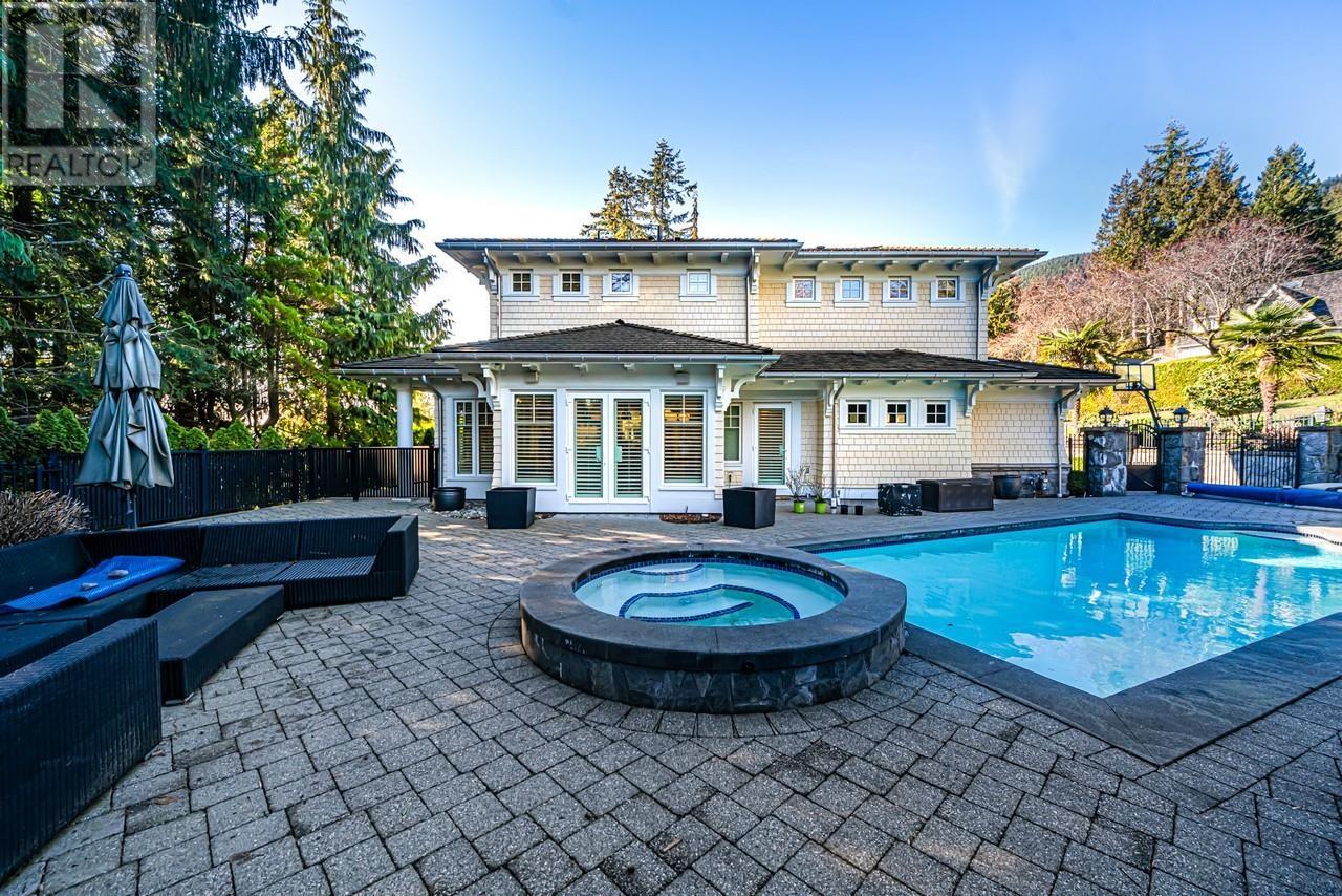 2913 Altamont Cres, West Vancouver, BC V7V 3B9