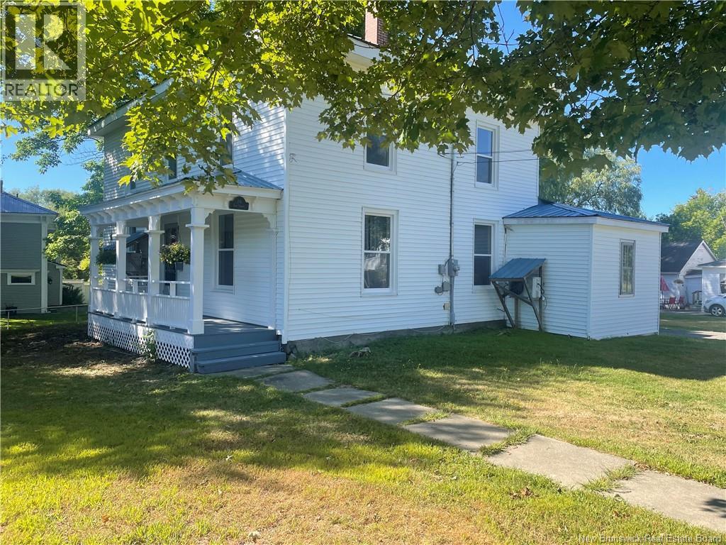 16 Dow St, St. Stephen, NB E3L 1R9
