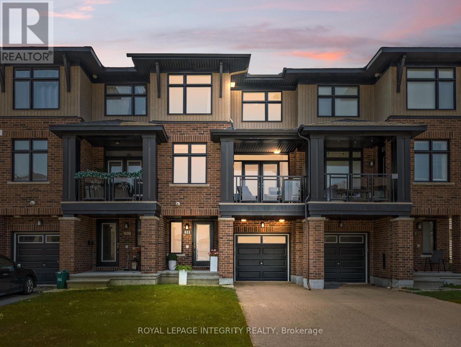 611 Compass St, Ottawa, ON K1W 0J8
