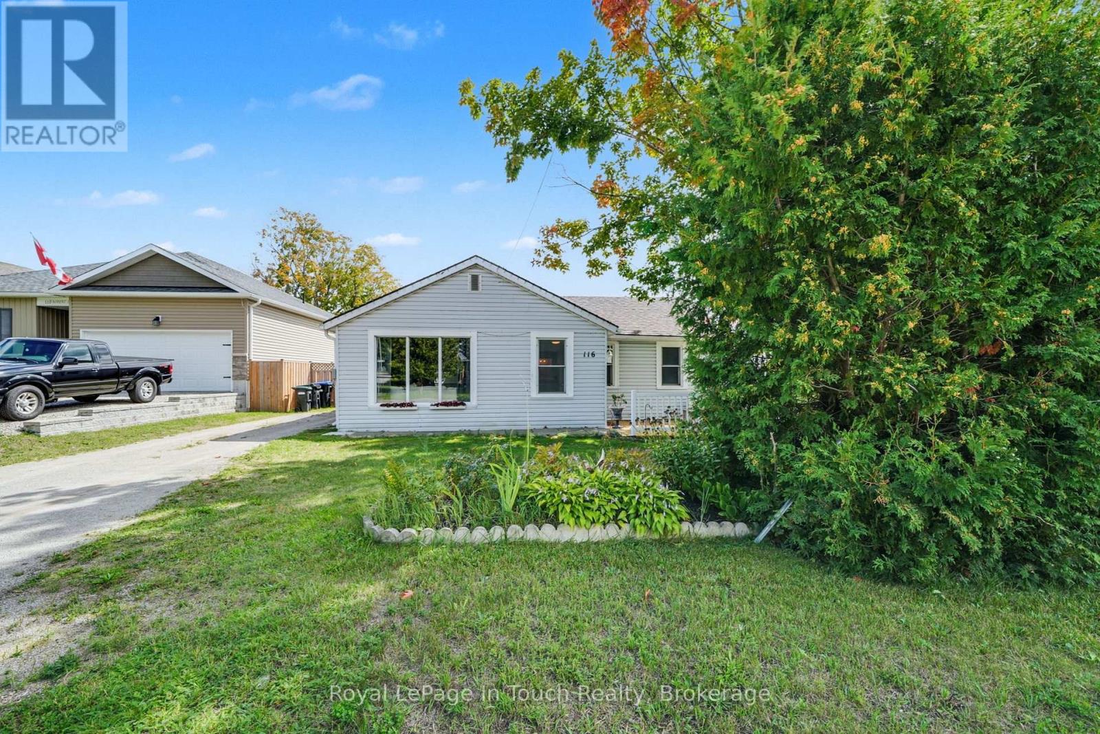 116 Robert St E, Penetanguishene, ON L9M 1J2