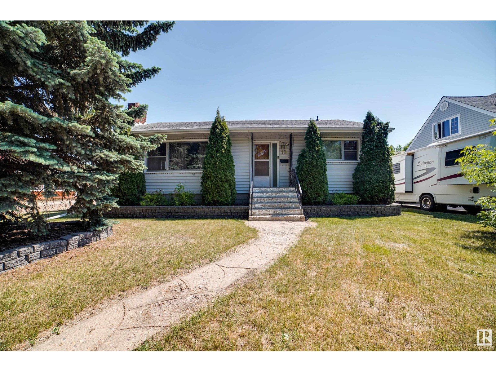 19 Lowe Ave, Fort Saskatchewan, AB T8L 2K9