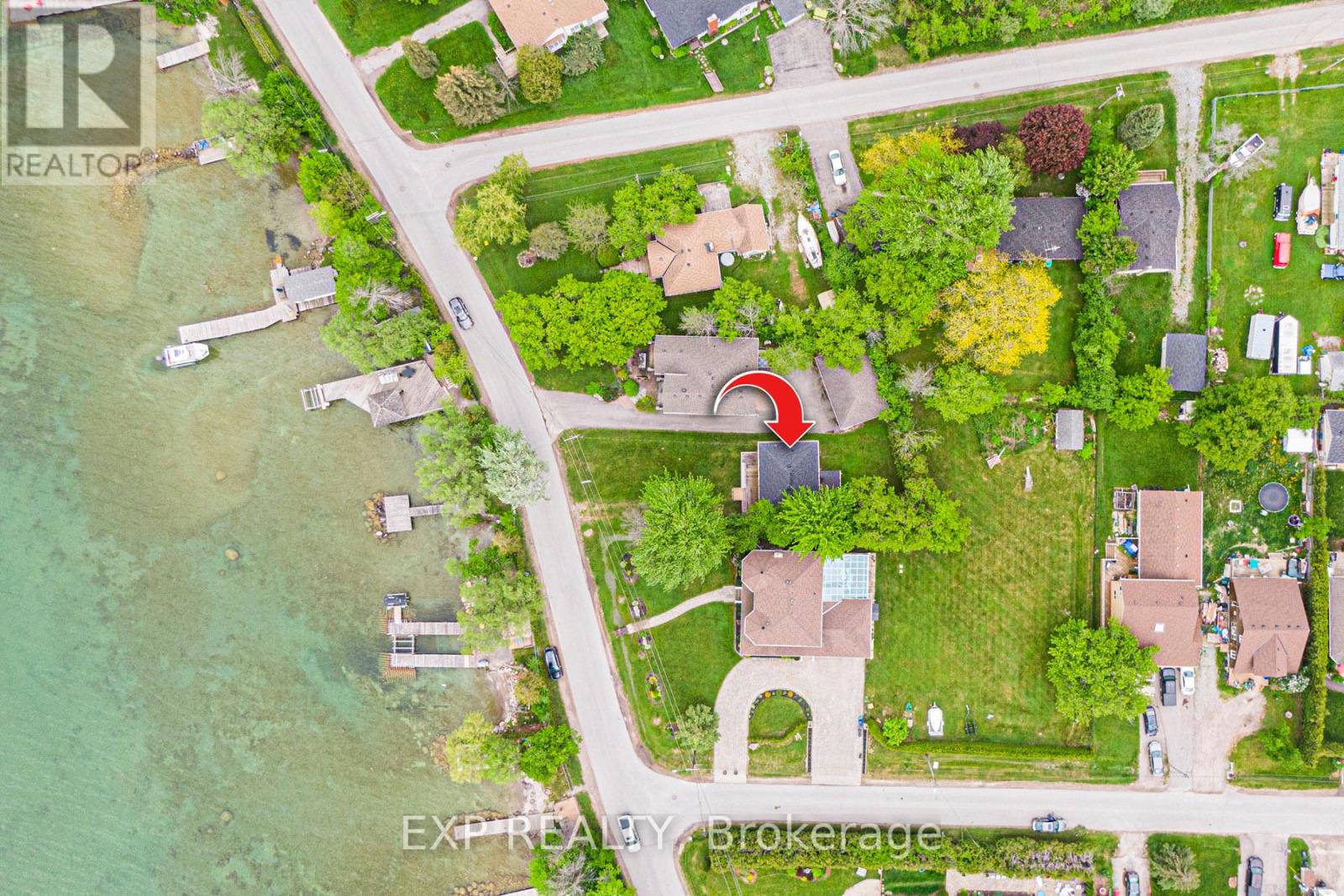 17 Lake Dr E, Georgina, ON L4P 3E9