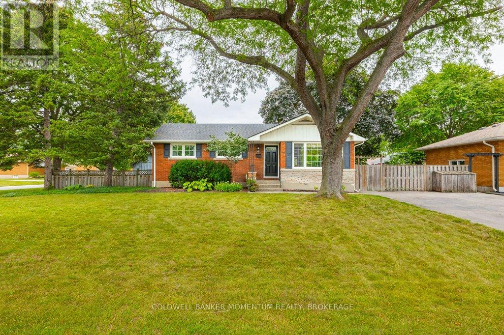 4 Appleby Dr, St. Catharines, ON L2M 3E5