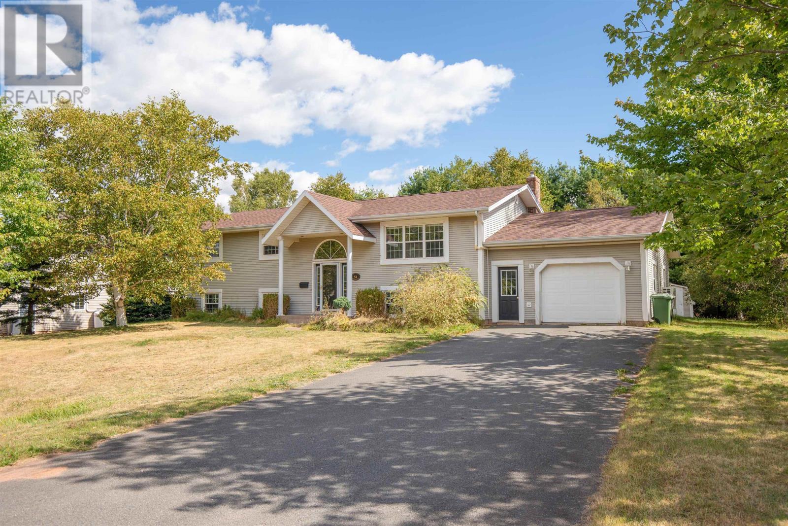 54 Anne Cres, Stratford, PE C1B 1M8